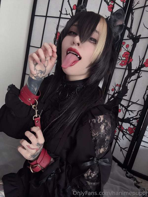 You can lock up the wolf but I’ll find my way to get you 🖤 4