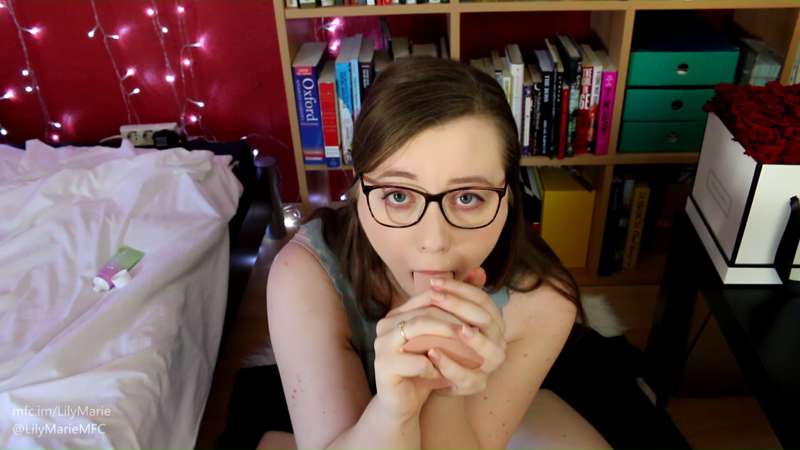 Books and Glasses and Dildos

I masturbate with two dildos o.. 5