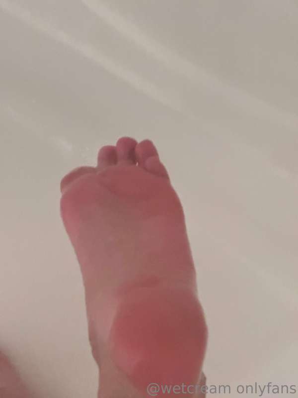 facial 🍌 + toes & soles 15