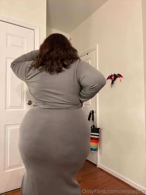 had to show off yesterdays huge belly and ass in a tight ski.. 3