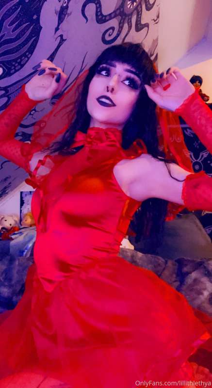💦❤️ Lydia Deetz needs help taking the dress off ❤️💦 15