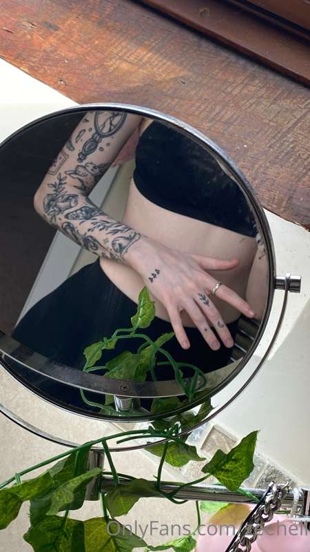 showing off my new tattoo 🤍