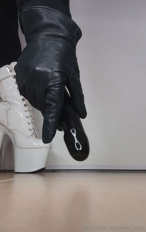 Trampling on your little cock 👢💦