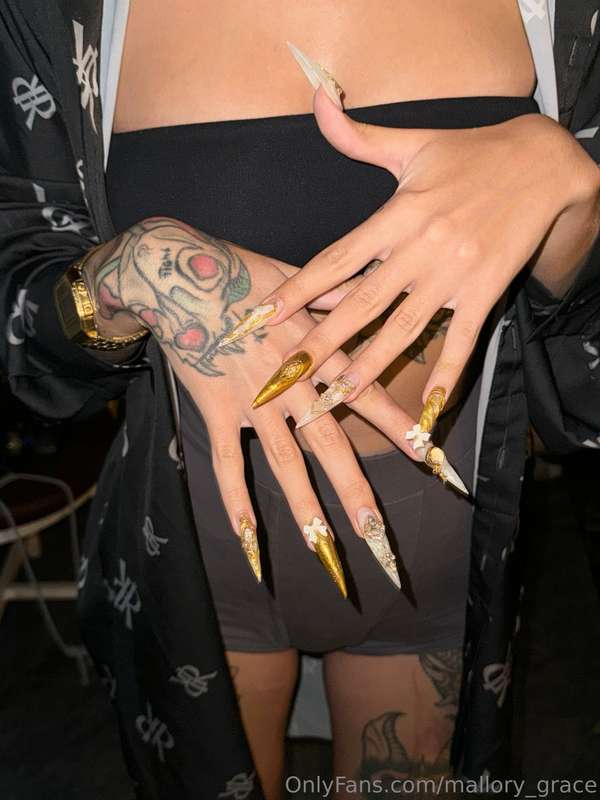 These long nails aren’t just for show — they’re a real threa..