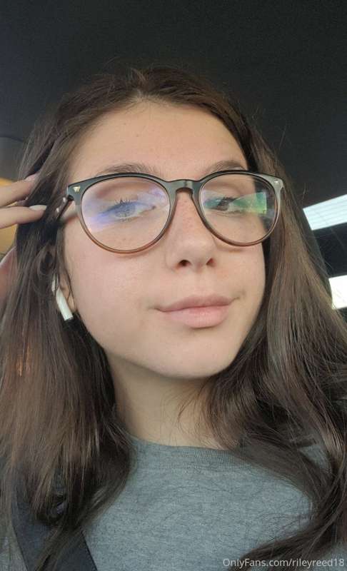 Feeling wet today 😻👅 tip me $10 and go see your dms daddy 😜