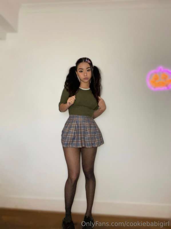 How’s my outfit for today? Gonna go to my 1vs1 tutoring sess..