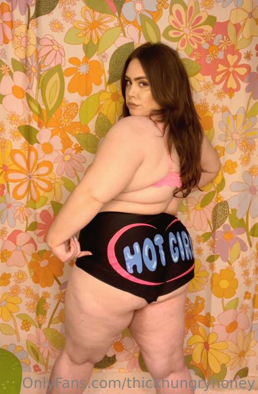 I decided to dress up as myself this year 🤪🔥🐷💋

I LOVE being.. 16