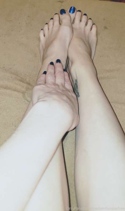 Playing with my feet today 😌 😋  If you could eat my candies,.. 2