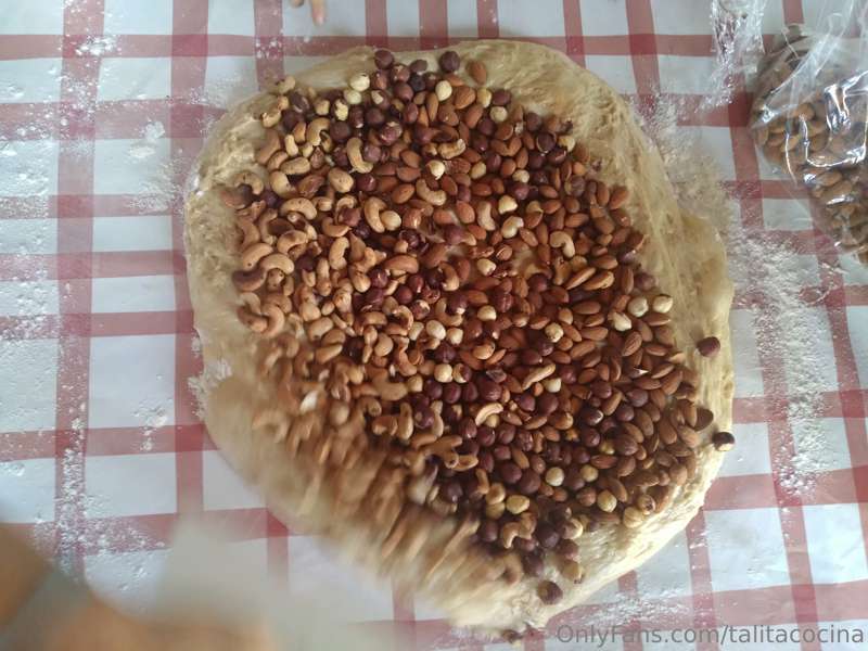 El bollo duplicó el volumen ahora mira cómo agregar los frut.. 4