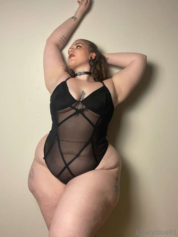 Worship me and all my delicious curves 😘 2