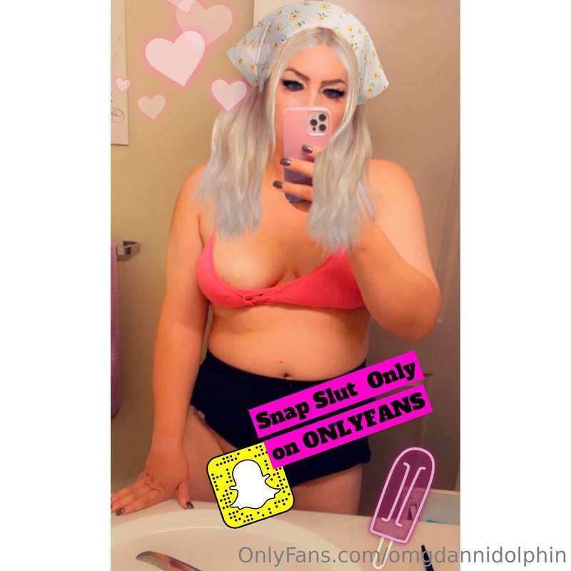 I’m a social media slut 🤓🐬 3
