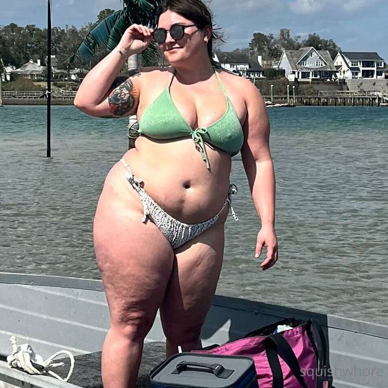 Look at my thunder thighs in the sun !!!!