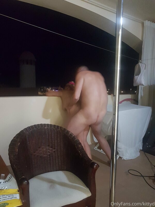 I like being a slut, so when my housemate's friend suggested.. 3