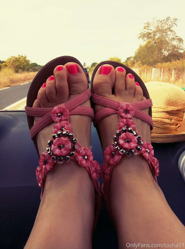 My tired feet. Summer memories. 😉
Мои усталые ножки. Летние ..