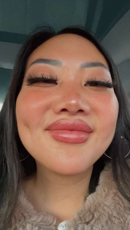 Come here and give me a smooch 🥺💖 3