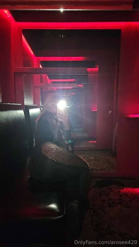 See me in the red room😘 3