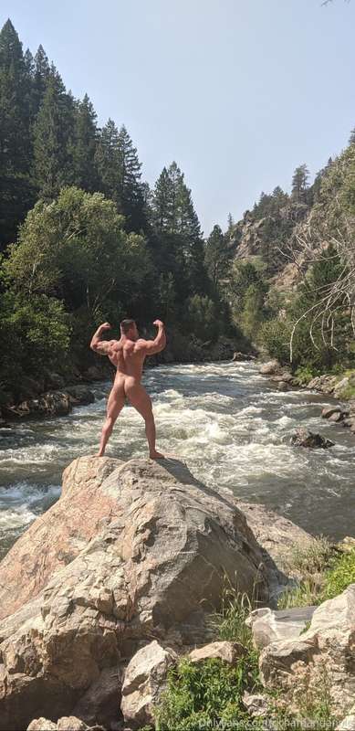We out here living our best booty lives!! 🍑🙌 Who likes to go.. 2