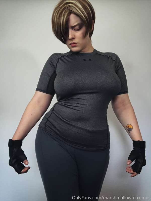 Throwback to when I first attempted to cosplay Leon Kennedy .. 7