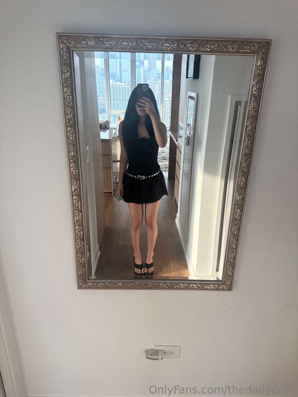 Little mirror pic before I head out 😇