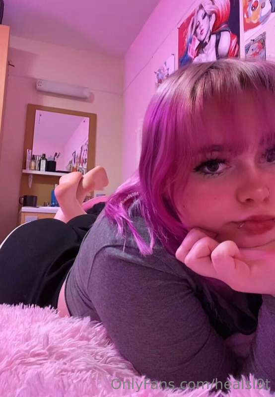 come play with me daddy... im bored and i want u 😜