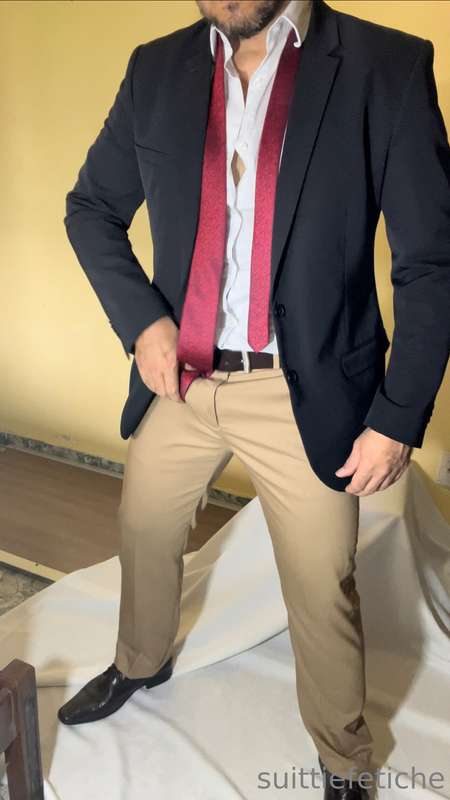 Cada vez me dá mais vontade de vestir roupa social. Gozo fác.. 22