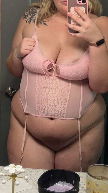 This lingerie set keeps getting tighter and tighter 😩🐷 11