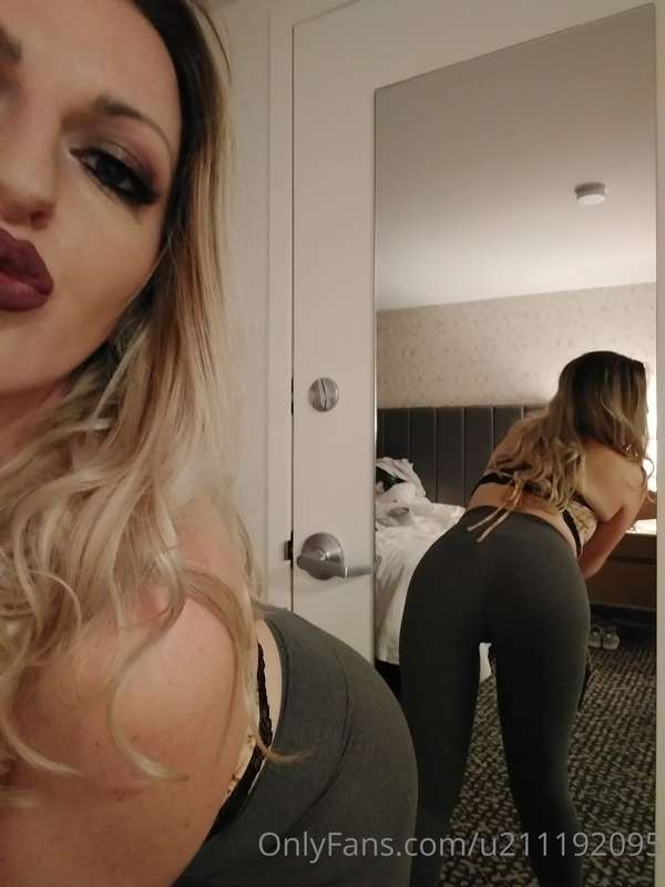 Vegas Baby... More vacay pics to come! Xoxo 💋