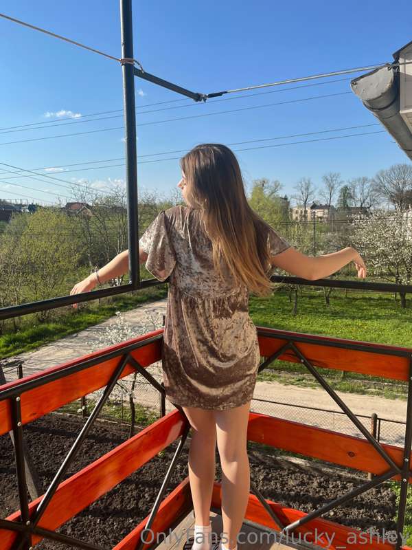 You can't even imagine how much I want summer to come🥺🌸

Sum..