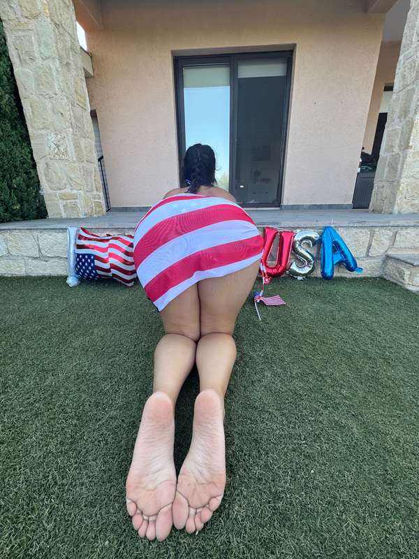 Don’t just watch the fireworks create some with me 💥DM me no..
