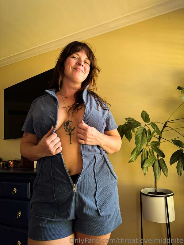 Full Frontal Friday! I was all cute in this romper and then .. 13