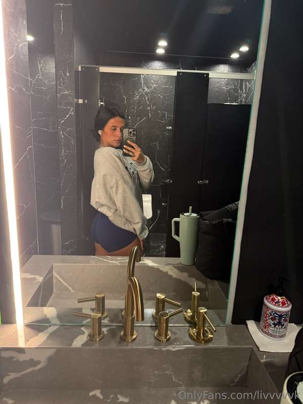 mirror selfies for days