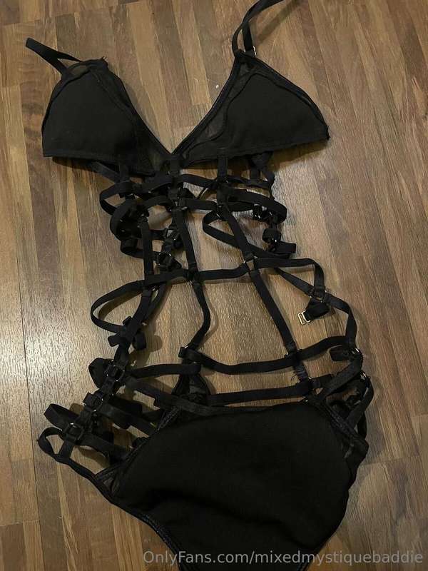Teaser! Soon to be wearing this new piece ! 