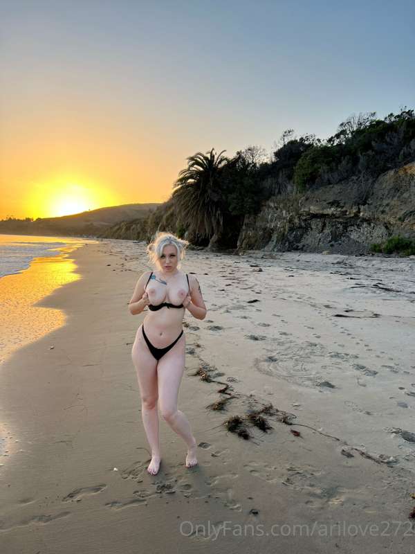 What’s better then sunsets & titties 😍 2