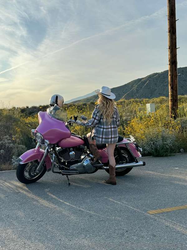 What kind of content should I make on my Harley??💗💗💗💗