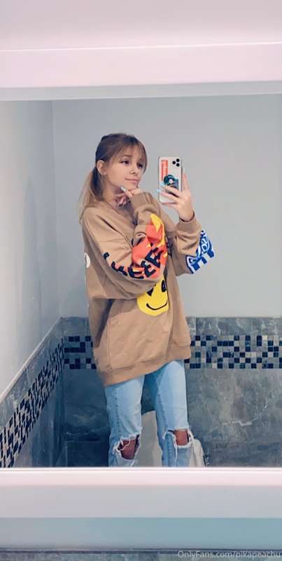 Smol pic update of me today (o)(o) It’s that fun female time.. 1