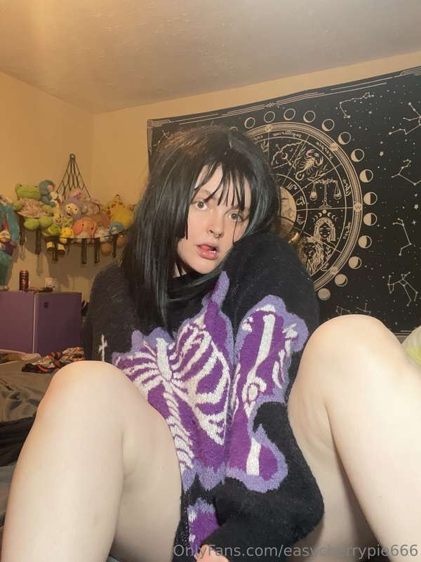 Sweater weather is here, wanna fuck me in mine?  1
