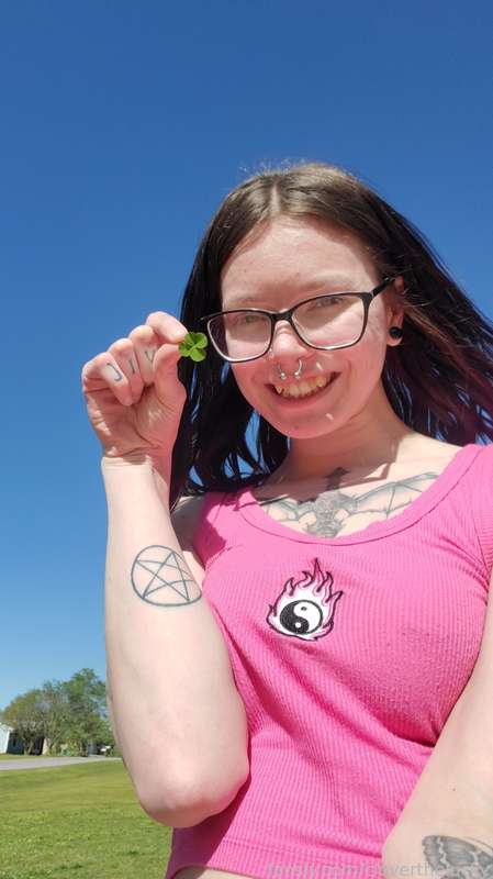Cloverthelucky - Fansly - 06 May, 2023 12