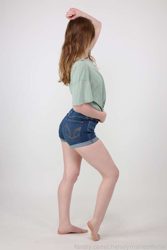 Chelseymarieofficial - Fansly - 08 May, 2025 36
