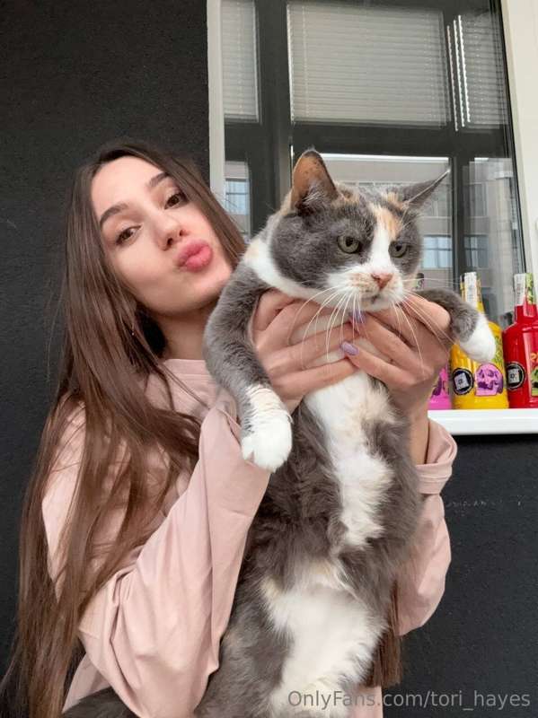 Terry is very patient 😌 I can cuddle her all day, sometimes ..