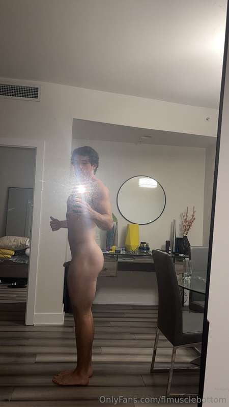 Side view post getting pounded by this daddy in Tampa😉 come .. 1