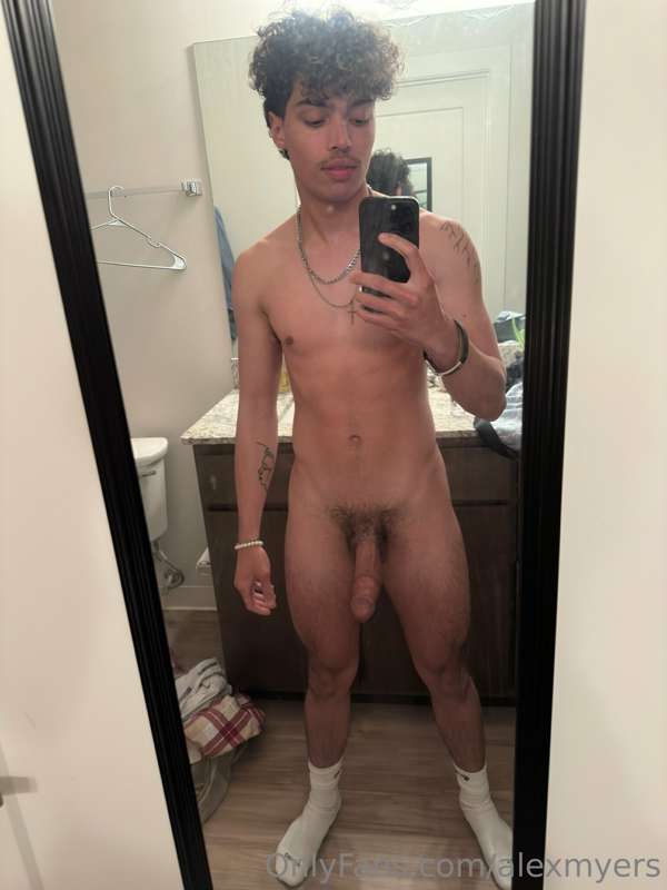 been horny all day 😝 (swipe for more pics)
