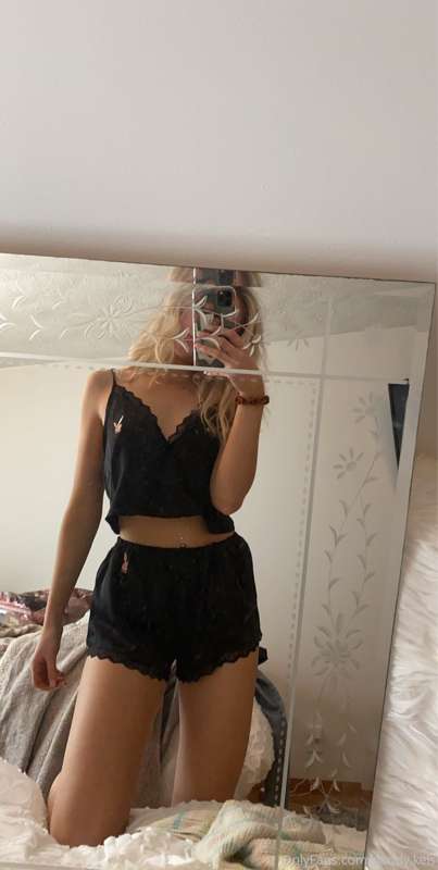 im online babes:) and hornyyyyy