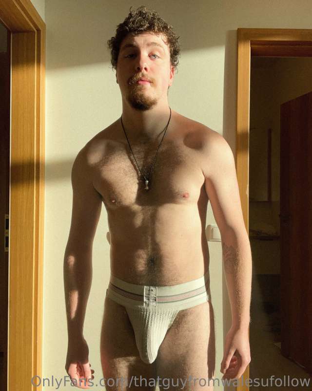 Swipe right to see some fat Welsh cock 😈