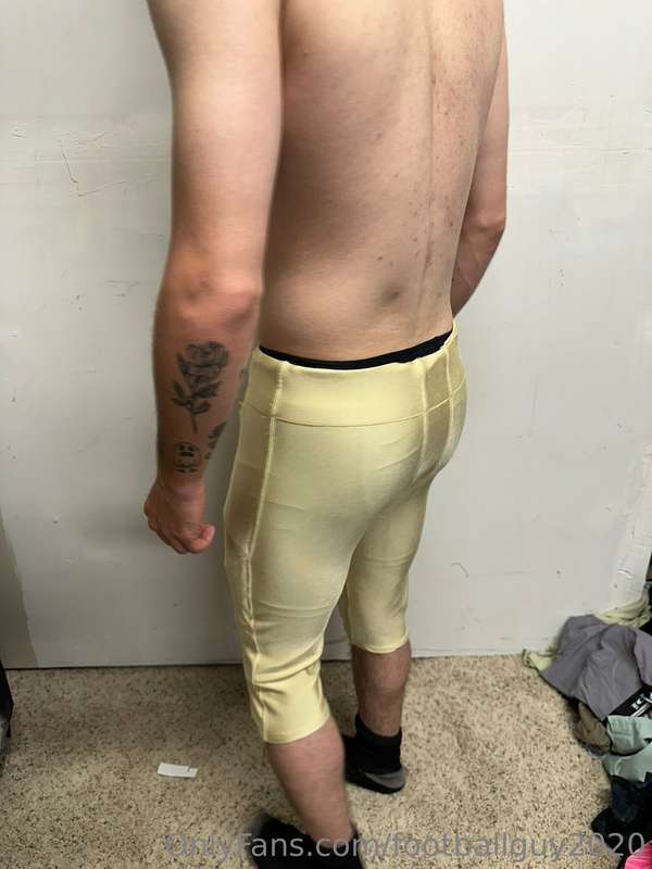 I look great in football pants don't I??