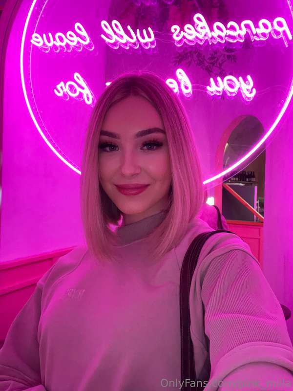 🥰I give this smile to the world to make the world around me ..