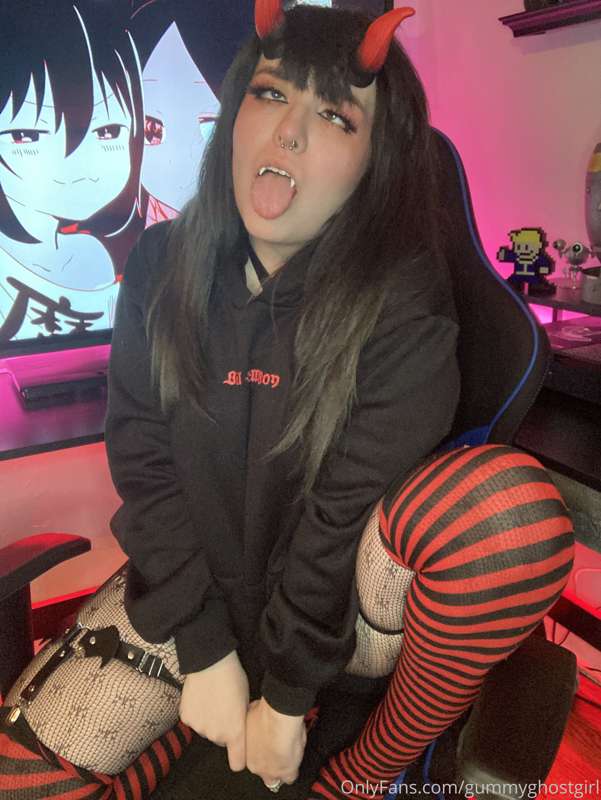 What if I was your sleep paralysis demon? 🖤 15
