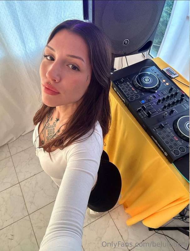 𝐒𝐞𝐧𝐬𝐮𝐚𝐥 𝐃𝐉 🎧🔥 — @sensualdj Lose yourself in the bass. 🎶💎 Ink..