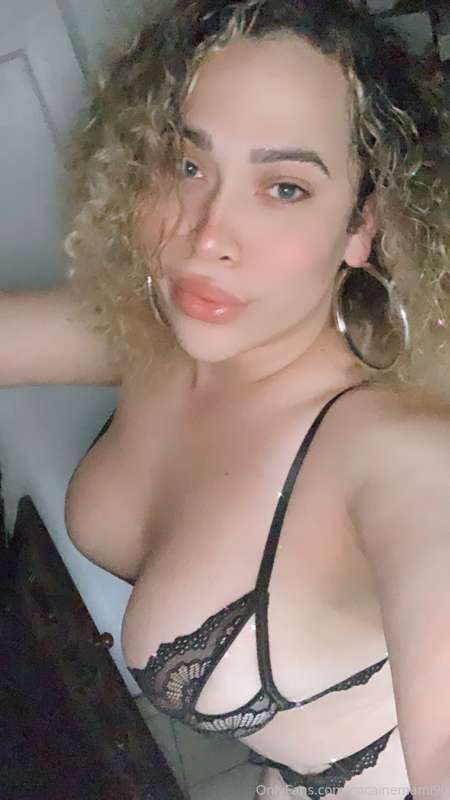 I’m back with a bigger bootay y’all hope you enjoy this snea.. 1