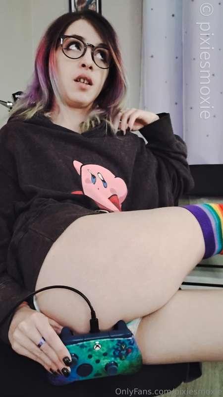  Need a player 2 for... things 😏 Are you game? 🕹️ #emo #nerd.. 1