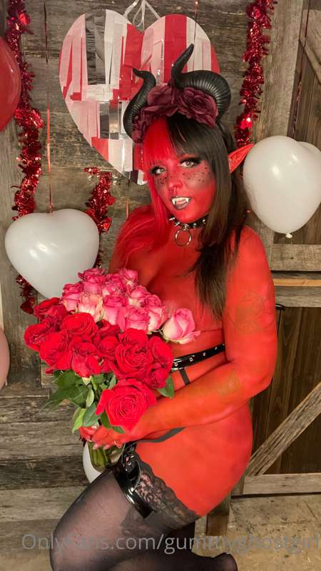 Sending you all my love 😘❤️ And nudes for you to jerk off to.. 2